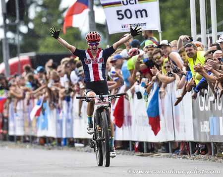 Lea Davison (United States of America) takes silver