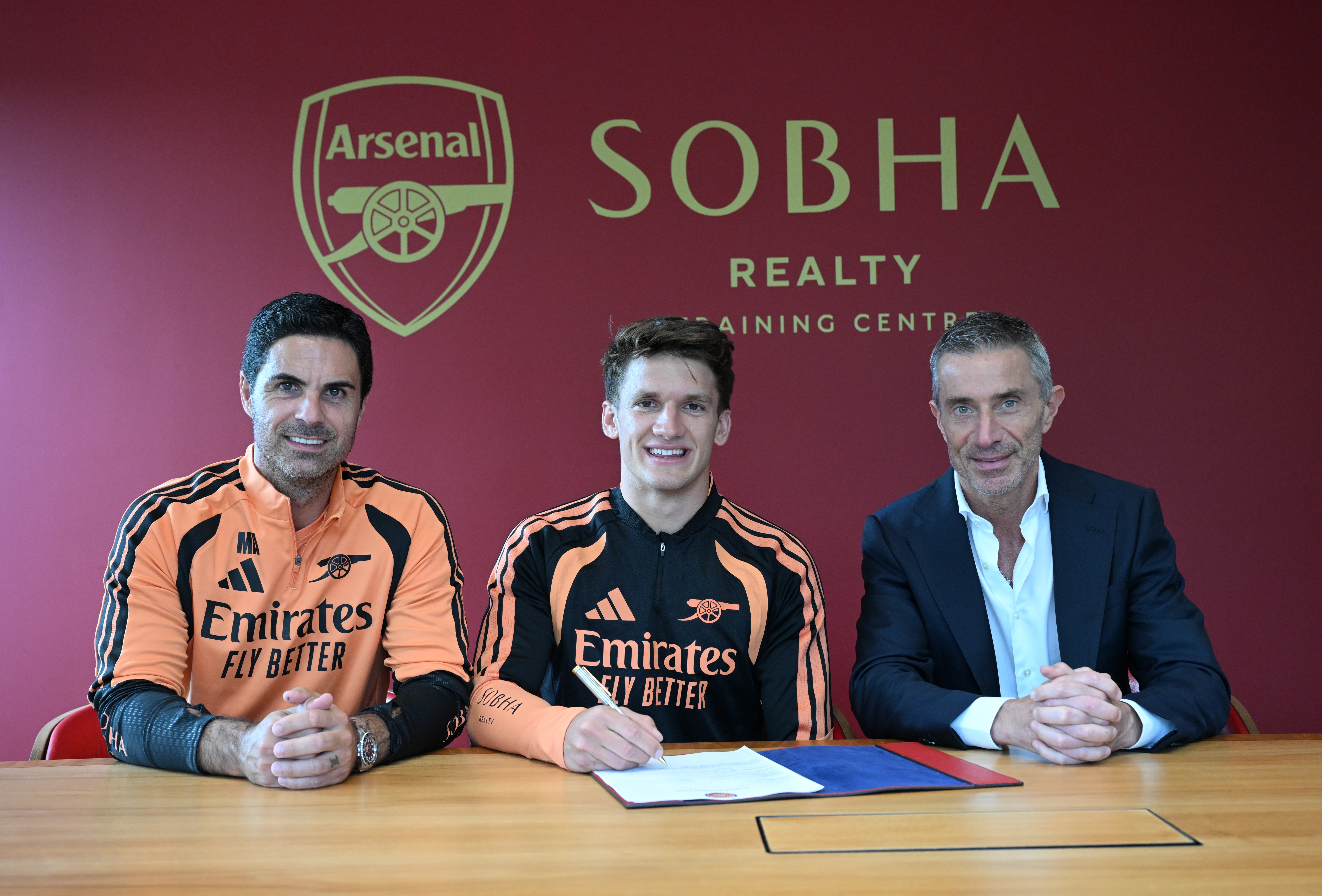 LONDON COLNEY, ENGLAND - JULY 23: (L) Arsenal manager Mikel Arteta and Sporting Director Andrea Berta with new signing Christos Tzolis at Sobha Realty Training Centre on July 23, 2026 in London Colney, England. (Photo by Stuart MacFarlane/Arsenal FC via Getty Images)