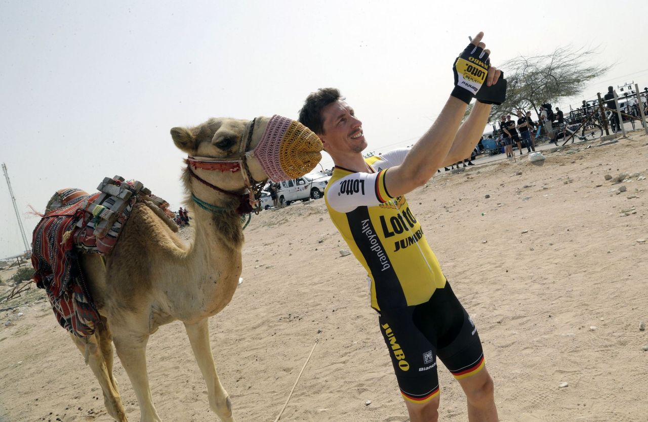 Robert Wagner (LottoNl-Jumbo) gets a camel selfie