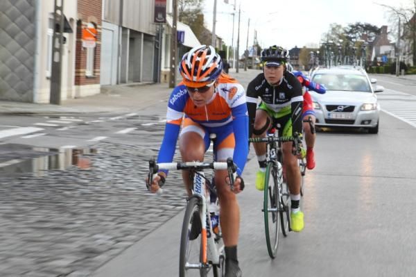 Annemiek Van Vleuten (Rabo Women) leads the small break in the closing kilometres