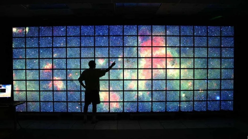 The center of the Milky Way galaxy imaged by NASA's Spitzer Space Telescope is displayed on a quarter-of-a-billion-pixel, high-definition 23-foot-wide (7-meter) LCD science visualization screen at NASA's Ames Research Center in Moffett Field, Calif.