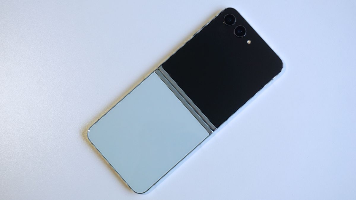 Samsung Galaxy Z Flip 5 review back angled open