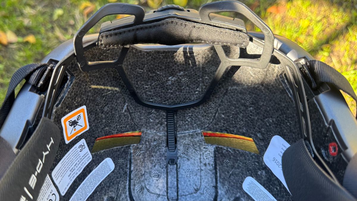 The cradle in the lowest position on the Abus Hyp-E helmet