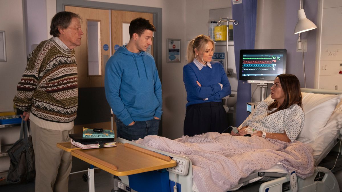 Roy Cropper, Ryan Connor and Lisa Swain at Carla Connor&#039;s hospital bedside.