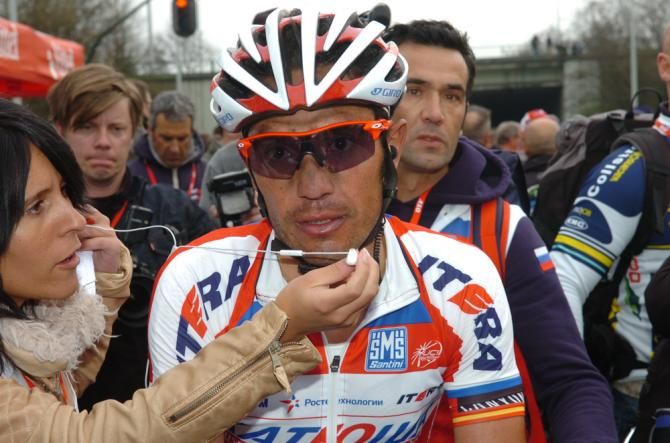 Joaquim Rodriguez (Katusha) faces the media