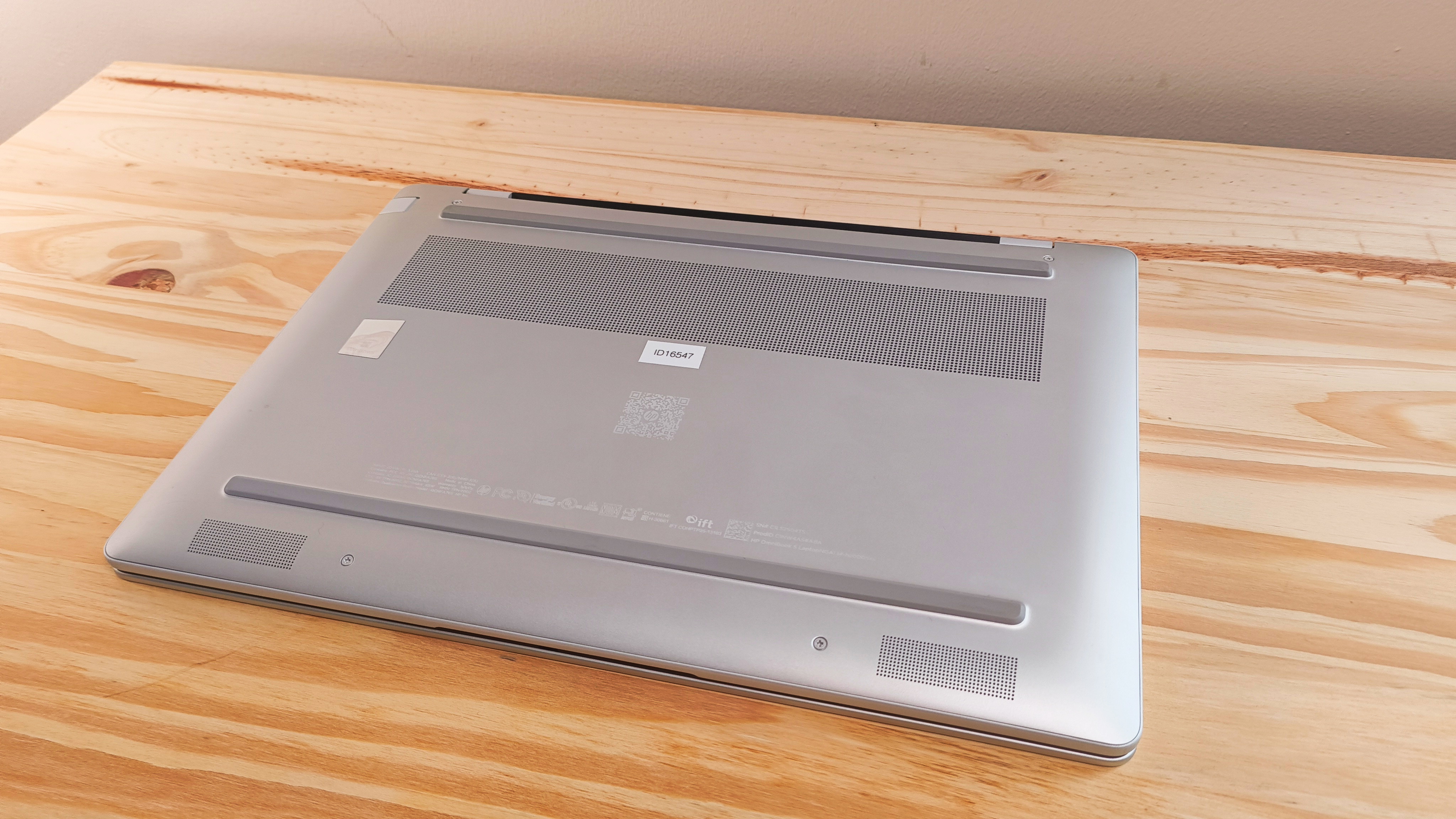 An HP OmniBook 5 14 Inch Next Gen AI PC on a desk