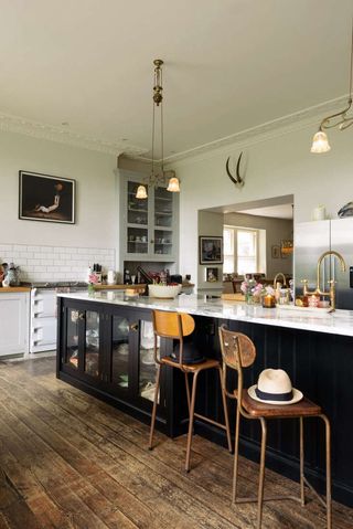 deVOL kitchen with large marble topped kitchen island