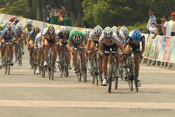 Ina Yoko Teutenberg (HTC-HighRoad) sprints to victory ahead of Elizabeth Armitstead (Garmin-Cervelo) and Charlotte Becker (HTC-HighRoad). Annemiek Van Vleuten (Nederland Bloeit) was fourth and took over the World Cup lead