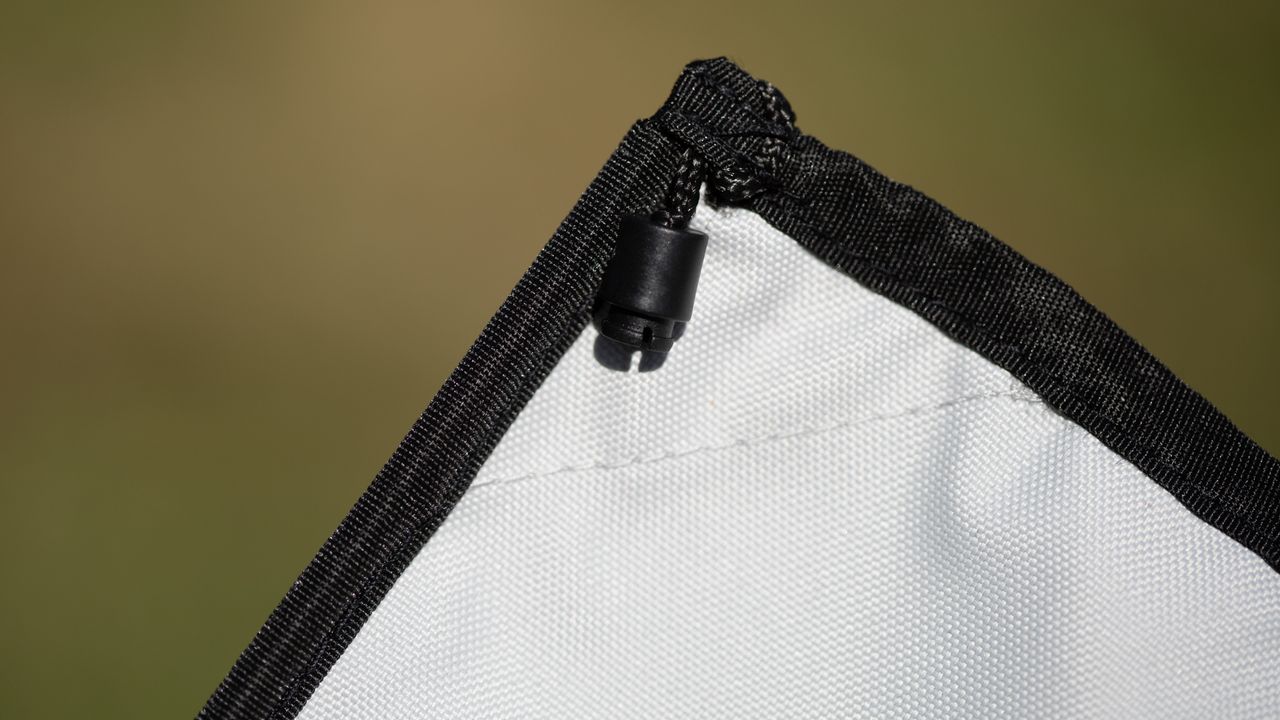 Burley D&rsquo;Lite X bike trailer sunshade height adjustment