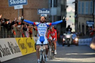 Italian Michele Scarponi (Diquigiovanni-Androni) wins stage six of the Tirreno-Adriatico in Camerino.