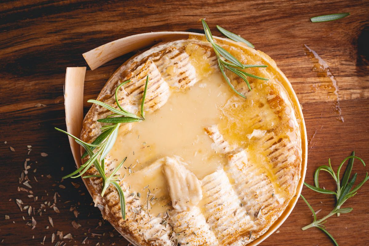 Baked Camembert {The Ultimate Guide!}