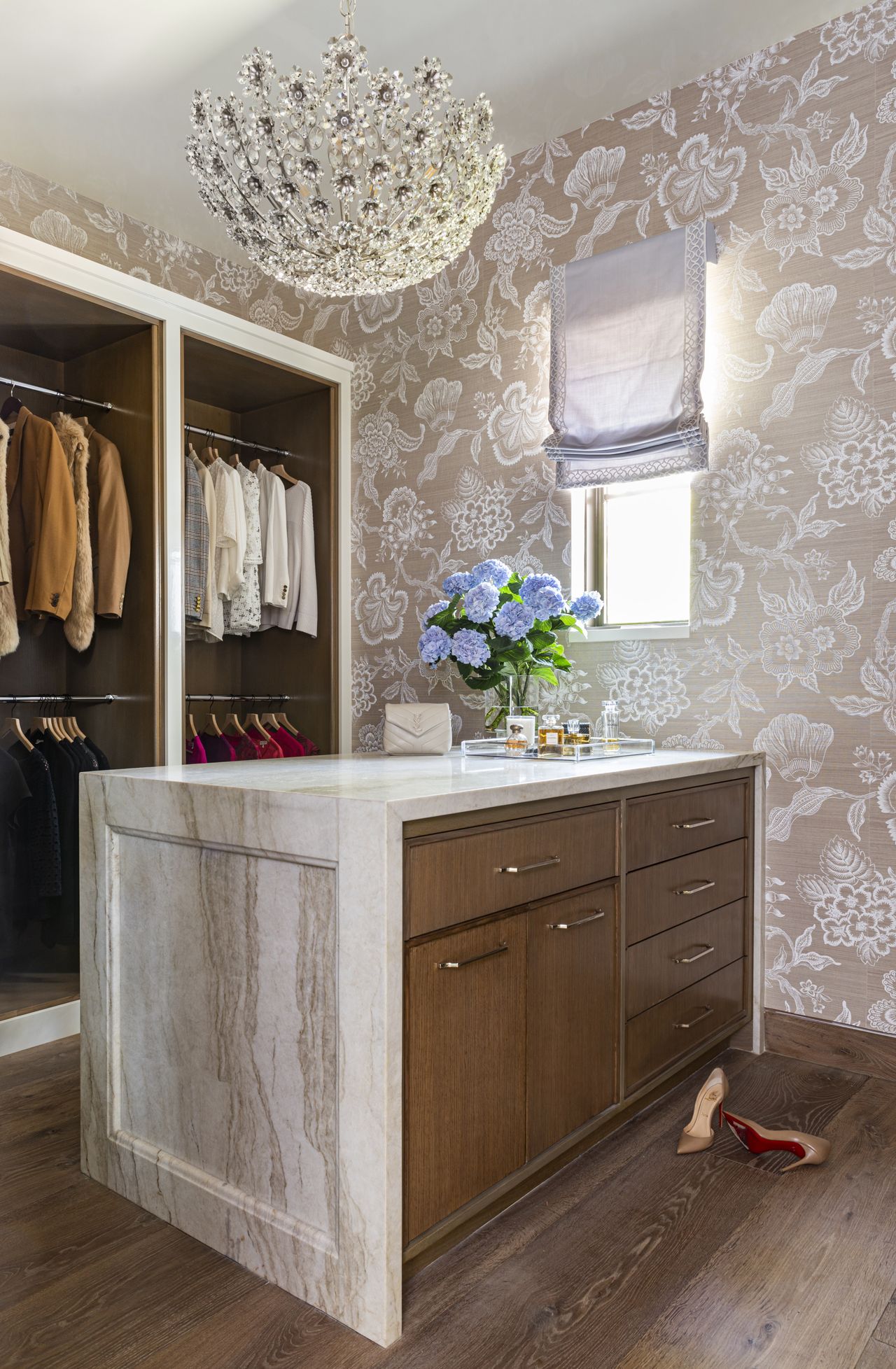 8 closet islands that prove storage can stylish | Livingetc