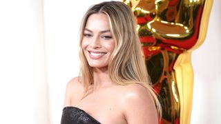 HOLLYWOOD, CALIFORNIA - MARCH 10: Margot Robbie attends the 96th Annual Academy Awards on March 10, 2024 in Hollywood, California. (Photo by Jeff Kravitz/FilmMagic)