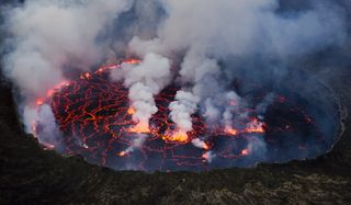 lava_lake_nyiragongo-02