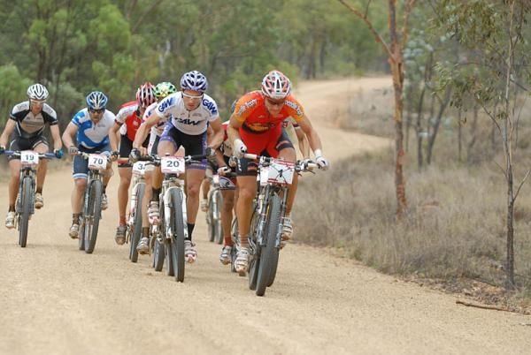 The attacks from the chase group started on the last lap