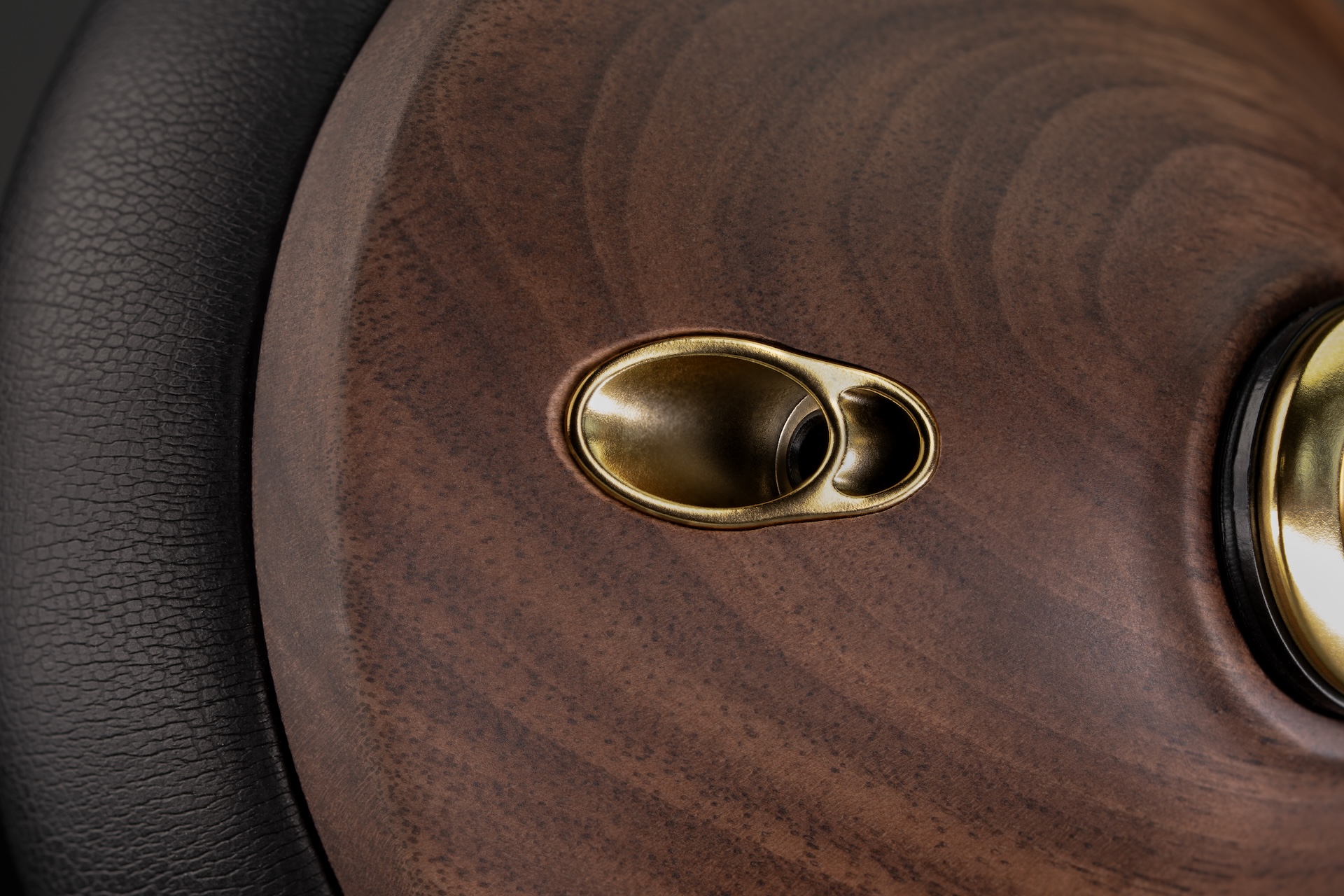 Meze Audio 99 Classics (2nd Generation) from different angles