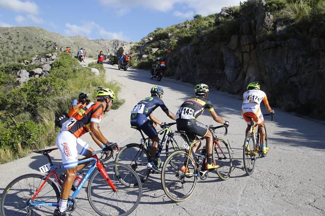 Alex Diniz leads the break for teammate and race leader Daniel Diaz