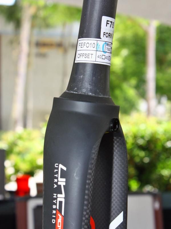 The lower bearing seat is integrated directly into the new tapered F1 fork.