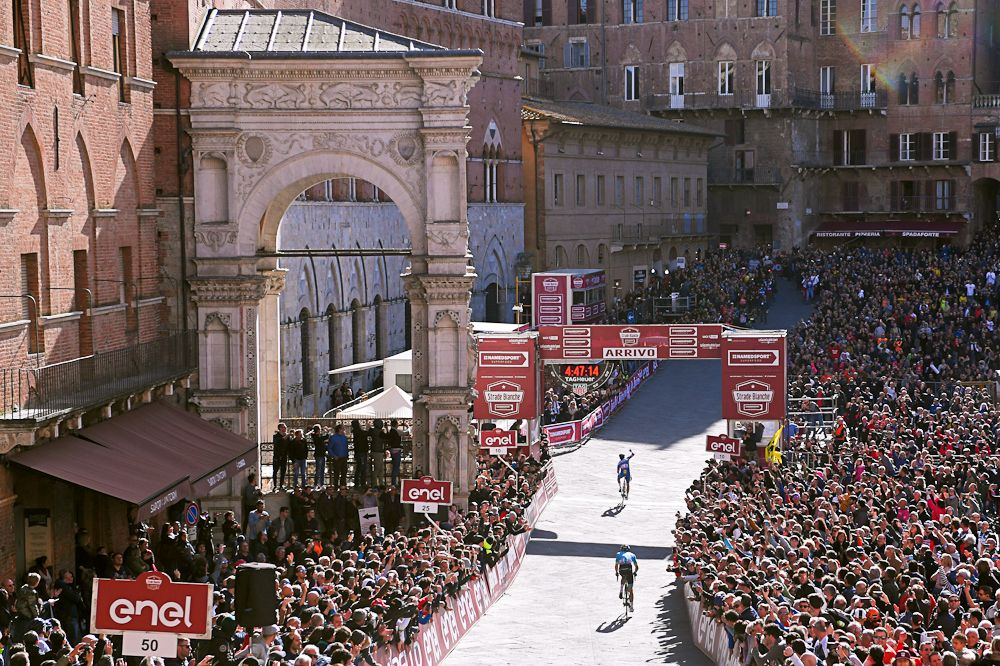 Julian Alaphilippe wins the 2019 Strade Bianche ahead of Jakob Fuglsang