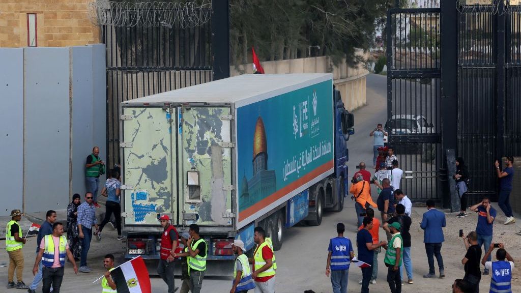 Aid trucks enter Gaza Strip at Egypt&#039;s Rafah crossing