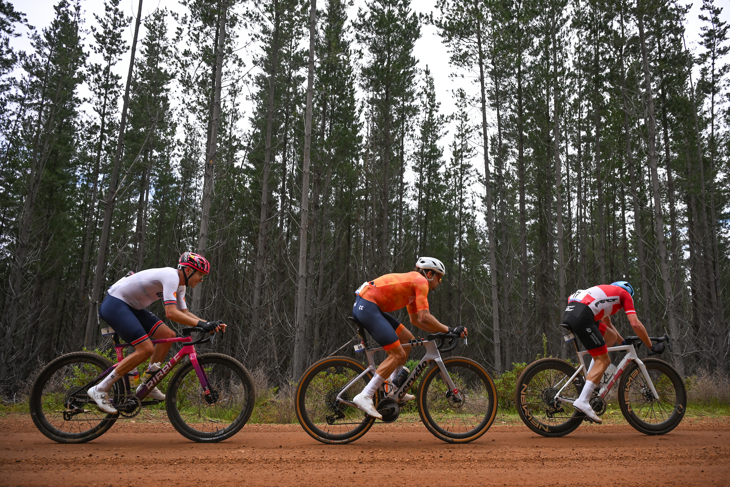 The early break of Lukas P&amp;ouml;stlberger (Austria), Peter Schulting (Netherlands), Jenson Young (Great Britain)
