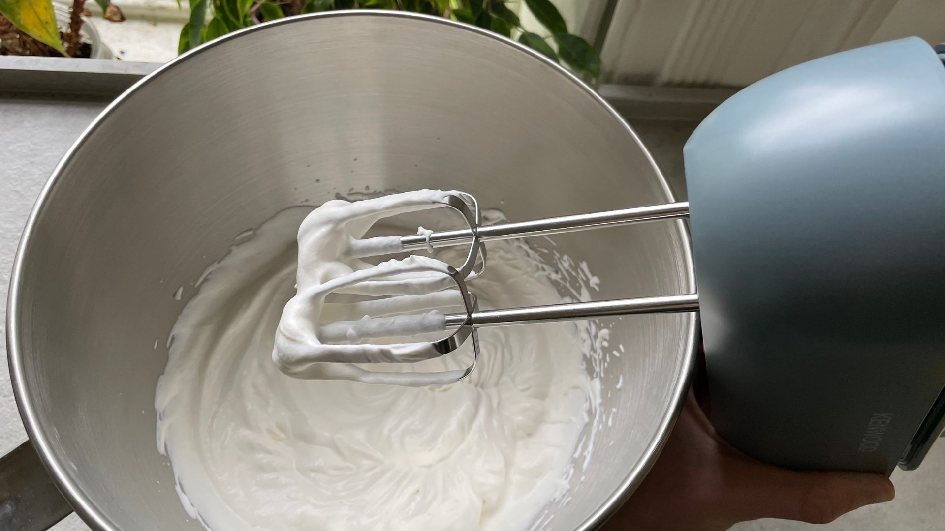 Kenwood GO Hand Mixer whipping cream
