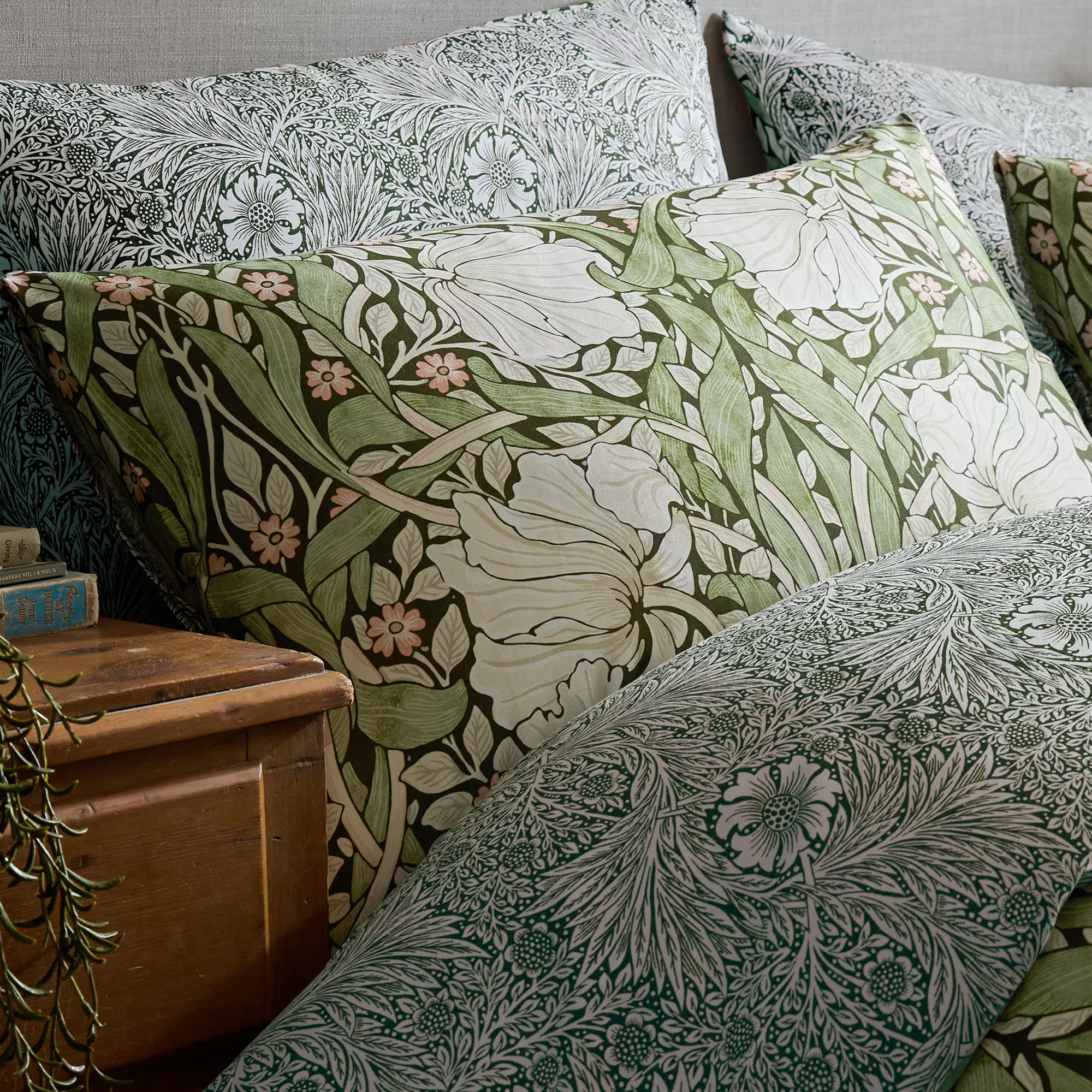 M&amp;amp;S William Morris At Home Pure Cotton Pimpernel Reversible Bedding Set