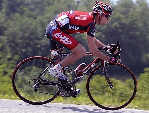 Cadel Evans (Silence Lotto) in the aero position.
