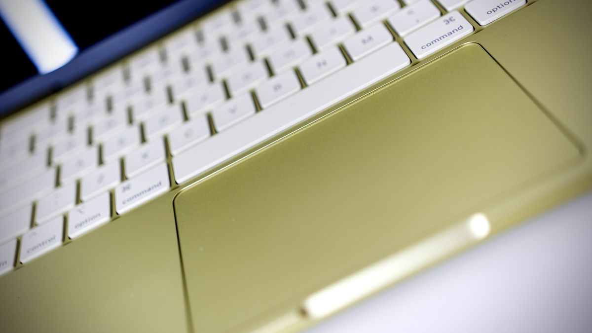 Apple MacBook Neo in Citrus colour.