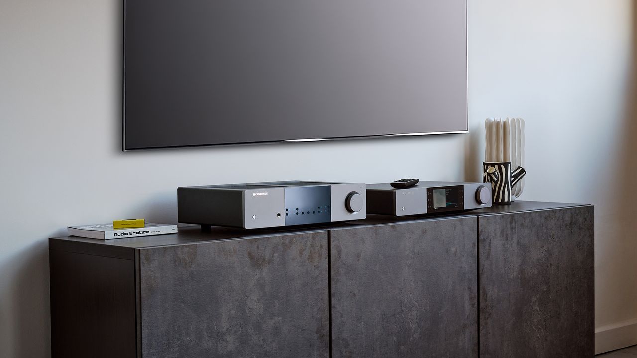 Cambridge Audio EXA100 amp &amp; EXN100 music streamer