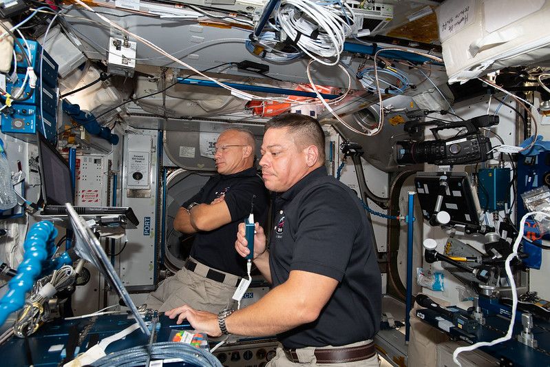 expedition 63 bob behnken doug hurley