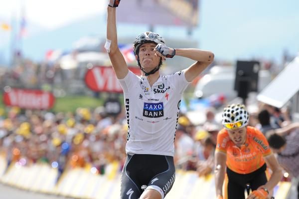 Andy Schleck (Saxo Bank) timed his sprint to perfection against Samuel Sanchez