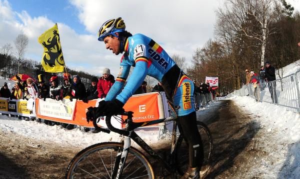 Tom Meeusen (Belgium) suffers on the icy course.