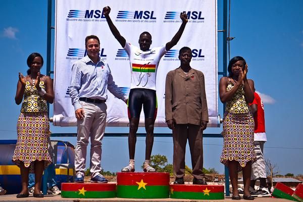 Boukari Kagambega pulls on the stage winner&rsquo;s jersey, breaking the streak of 7 consecutive European stage wins in the 2010 Tour du Faso.
