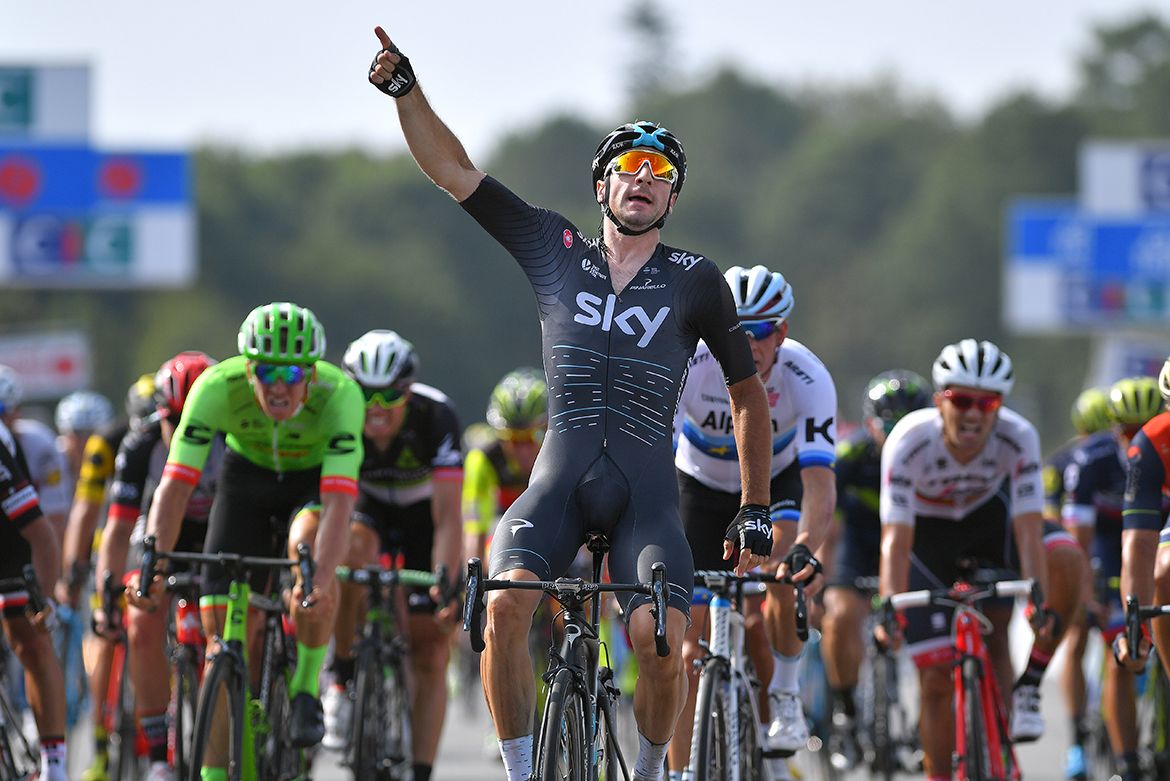 Elia Viviani wins the Bretagne Classic