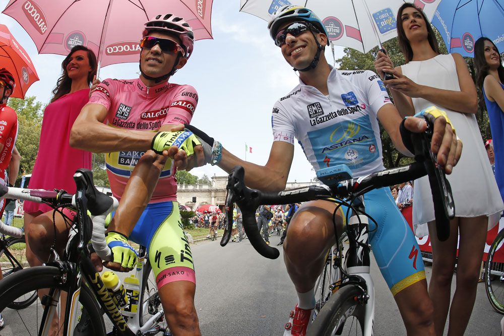 Alberto Contador and Fabio Aru at the start