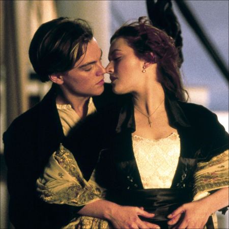 Titanic film still leonardo dicaprio and kate winslett