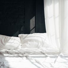 picture of a bed - best pillows