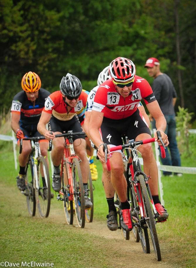 Todd Wells (Specialized) was determined to rejoin the leaders but unfortunately he towed a group of riders along with him