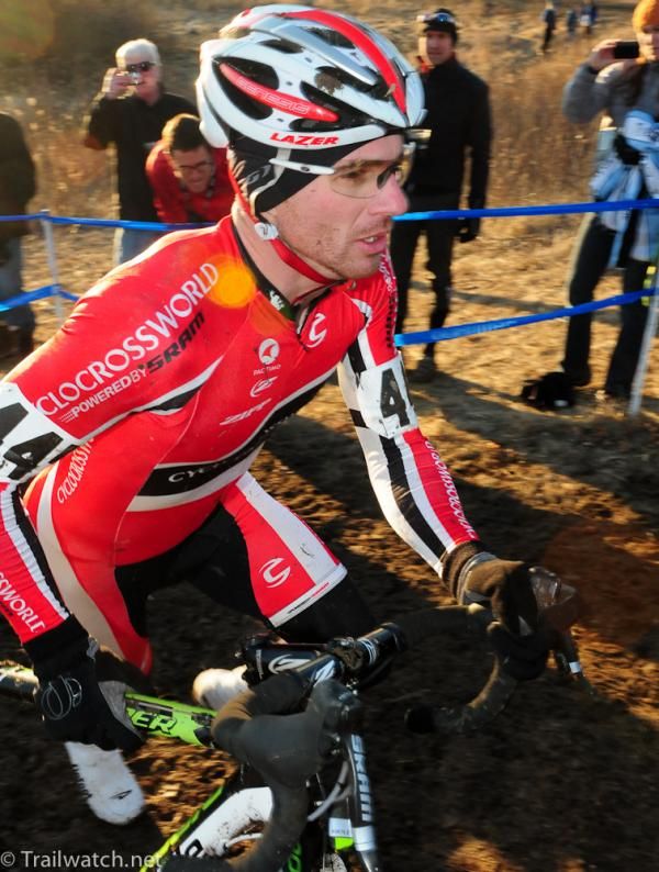 Dylan McNicholas (Cyclocrossworld.com) running the barriers