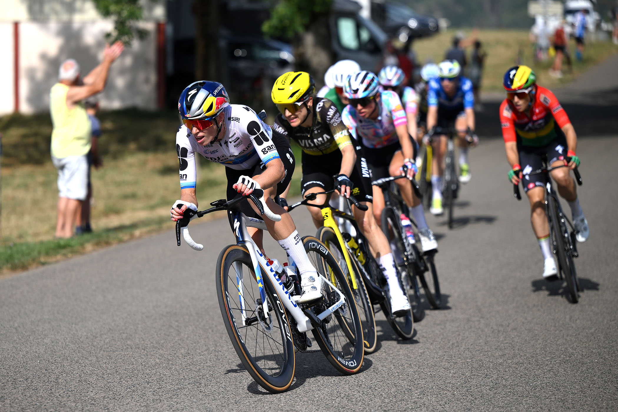 POLIGNY, FRANCE - AUGUST 03: Demi Vollering of Netherlands and Team FDJ United - SUEZ leads in the chase group during the 5th Tour de France Femmes 2026 - Stage 3 a 156.5km stage from Geneva to Poligny / #UCIWWT / on August 03, 2026 in Poligny, France. (Photo by Alex Broadway/Getty Images)