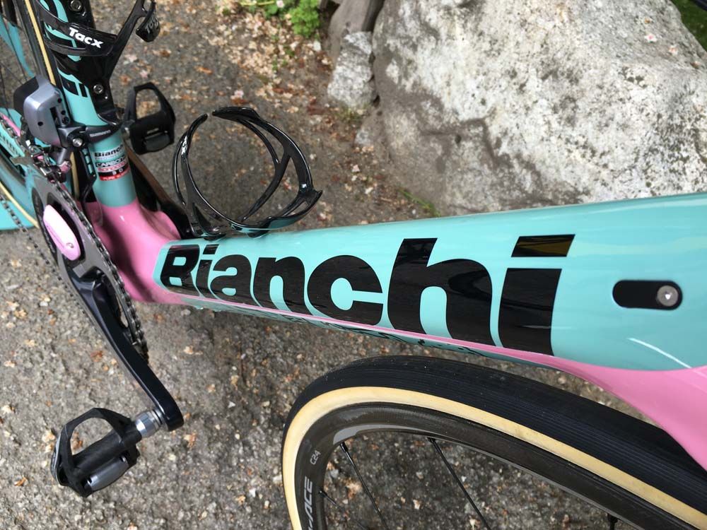 Pink runs along the bottom of the down tube