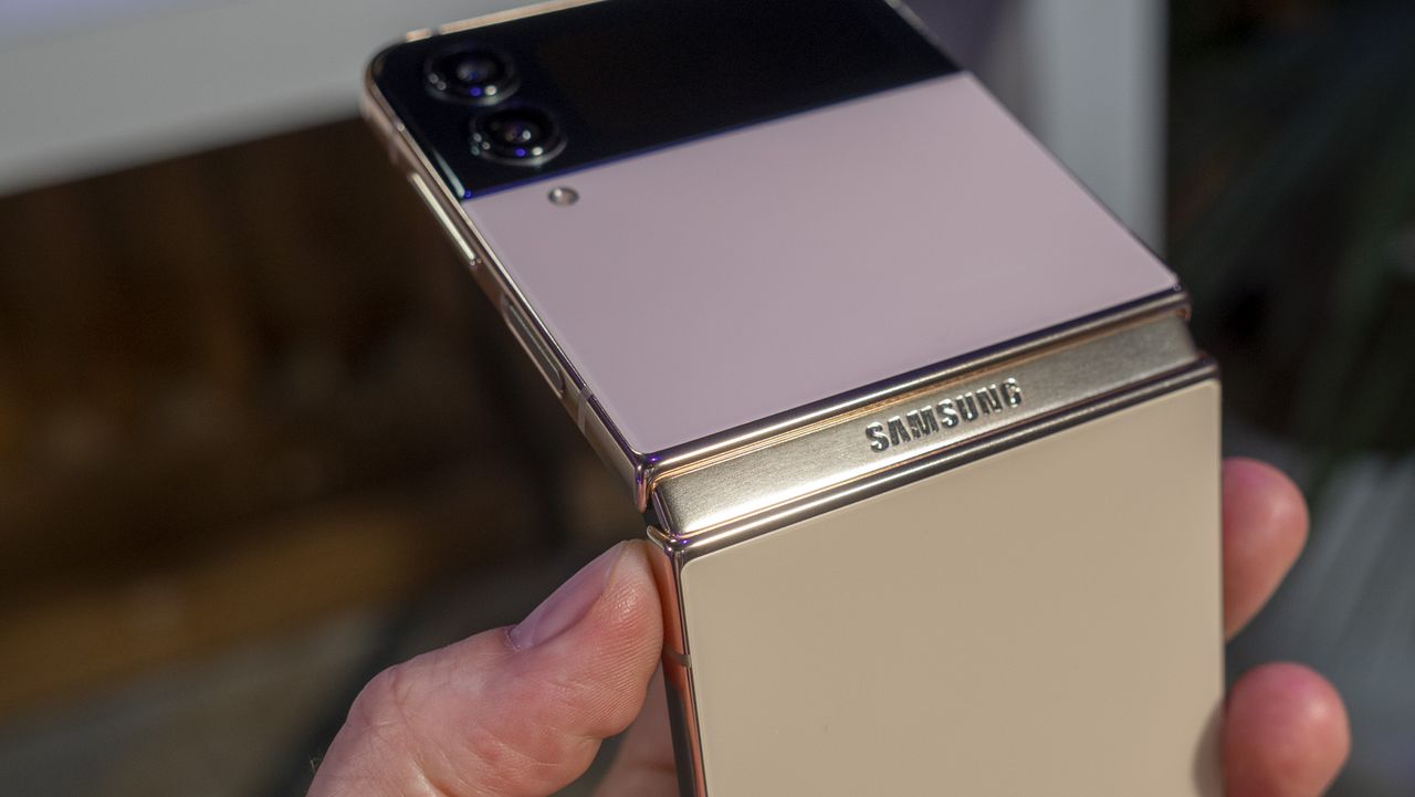 The smaller hinge on the Samsung Galaxy Z Flip 4