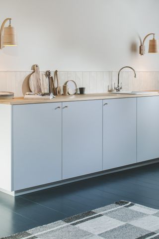 Husk cabinet fronts used to customise an Ikea kitchen