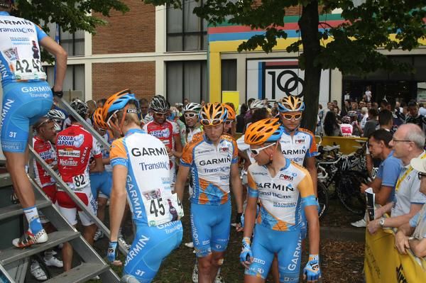 The Garmin team, victorious the day before, heads to sign in