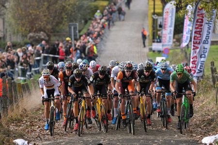 The elite men get underway at Koppenbergcross