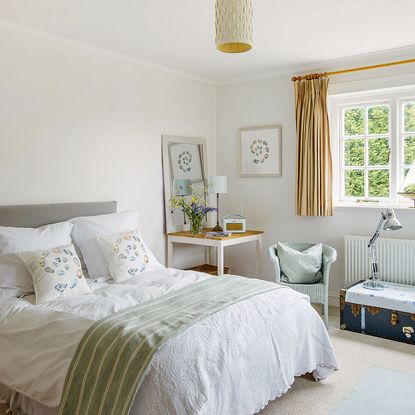 Have a wander around this idyllic rural farmhouse in Hertfordshire ...