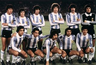 Daniel Valencia (bottom row, second from right) lines up for Argentina's match against France alongside his team-mates at the 1978 World Cup.