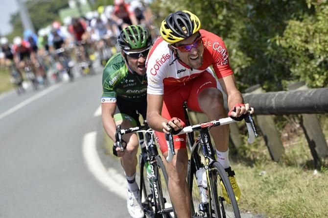 Luis Angel Mate leads Thomas Voeckler in the early breakaway