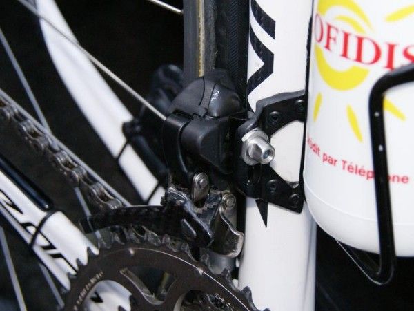 Likewise, the front derailleur appears the same as in previous sightings.